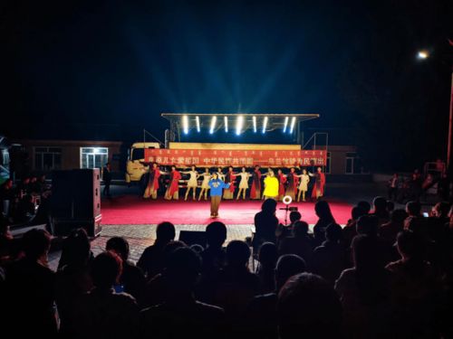 我市组织开展 草原儿女爱祖国中华民族共团圆 乌兰牧骑为民演出活动